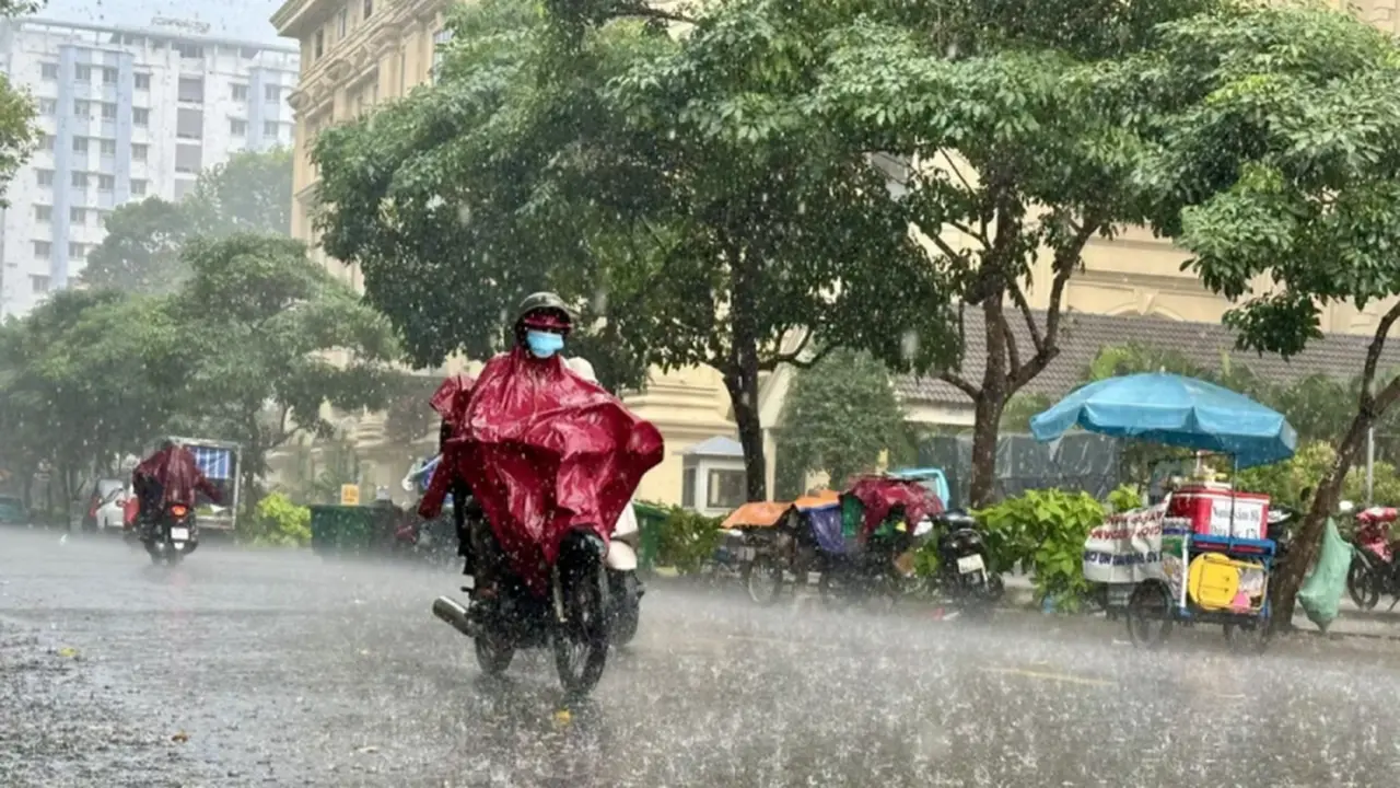 توقعات بهطول أمطار غزيرة في المناطق الممتدة من ها تينه إلى جيا لاي